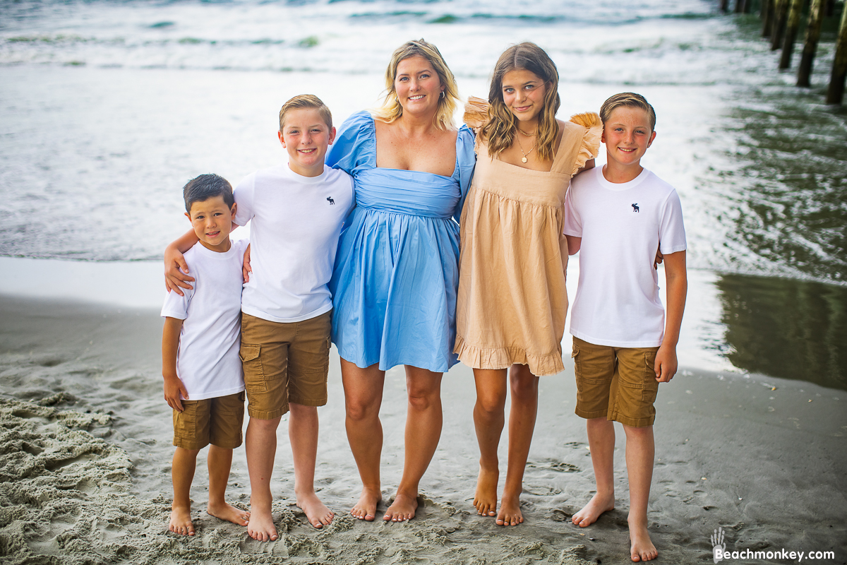 A family photo shoot in Garden City, SC with Kally's family