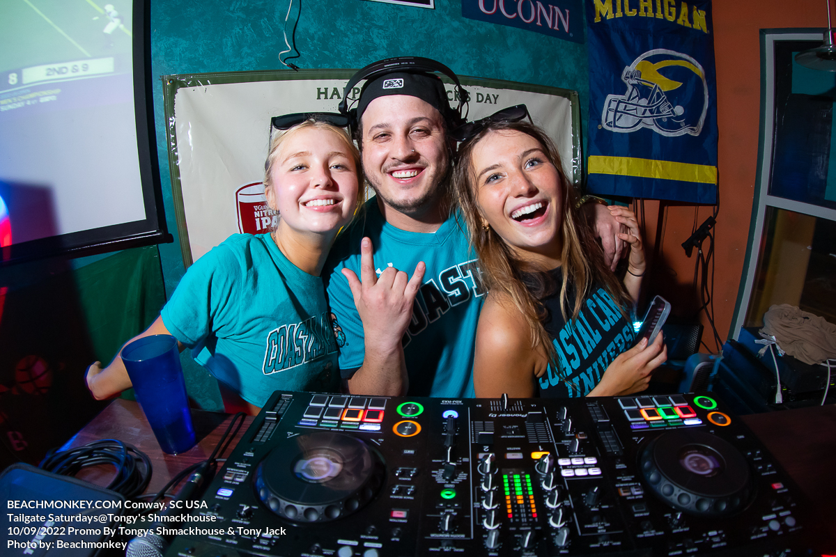DJ Tony Jack with two hot girls at Tongys Shmackhouse for Tailgate Saturdays Sept 10th 2022 in Conway, SC USA photos by Myrtle Beach photographer Beachmonkey