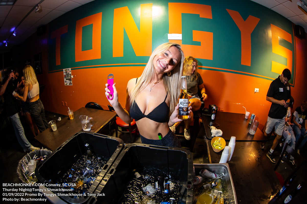 hot beer tub girl at Tongys Shmackhouse for Thursday night on Sept 1st 2022 in Conway, SC USA photos  by Myrtle Beach photographer Beachmonkey