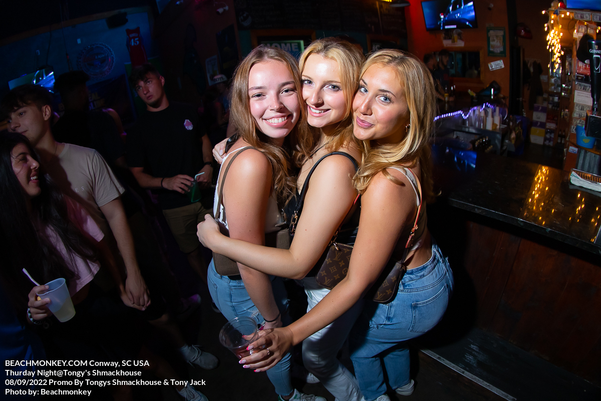 three pretty girls at Tongys Shmackhouse for Thursday night on Sept 8th 2022 in Conway, SC USA photos by Myrtle Beach photographer Beachmonkey